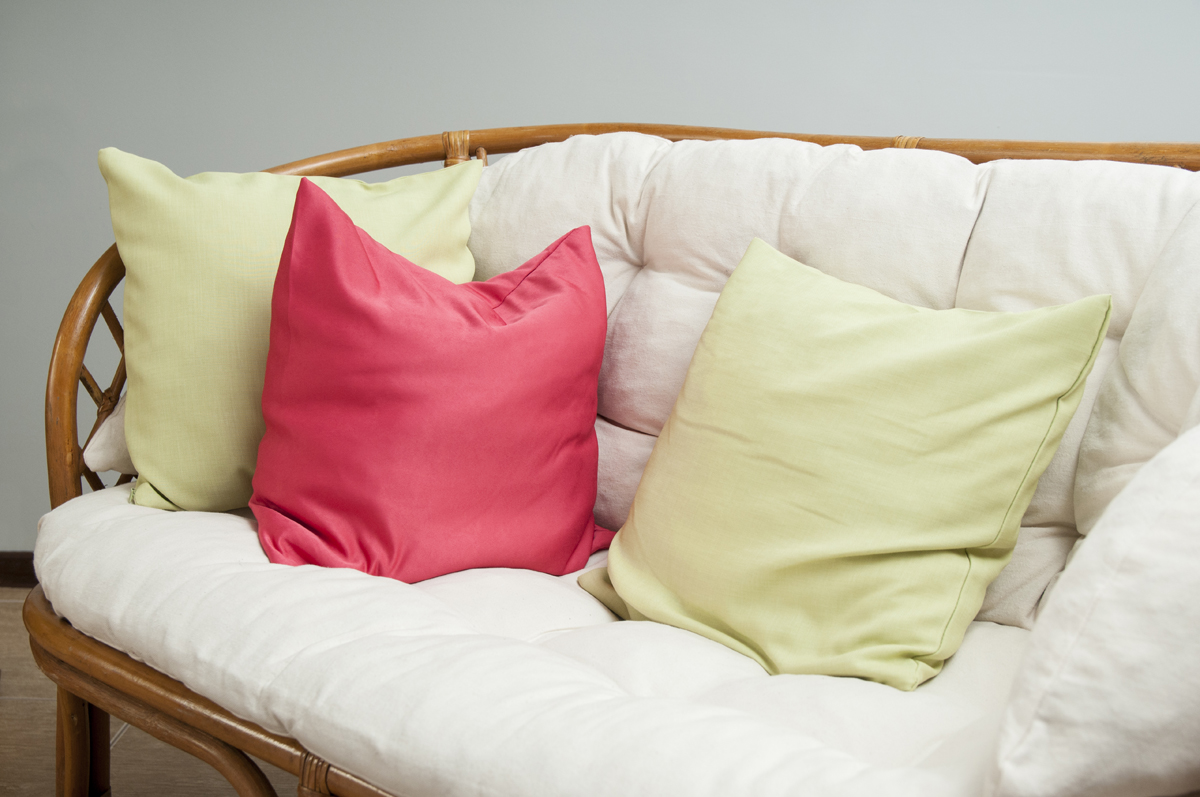 Kolorowe poduszki do sypialni