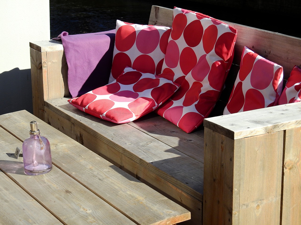 Kolorowe poduszki na balkon, taras, ławkę, oparcie, krzesło, pufę, wersalkę.